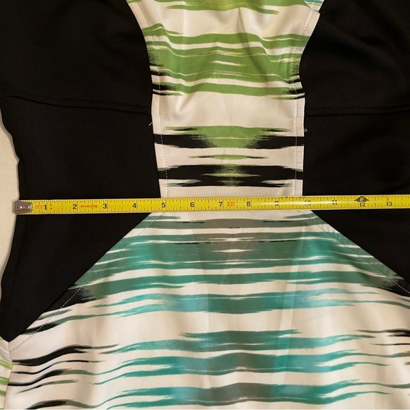 GUC SCUBA DRESS. STRIPED, SLEEVELESS UNLINED DRESS. Makes the perfect silhouette - Picture 7 of 11